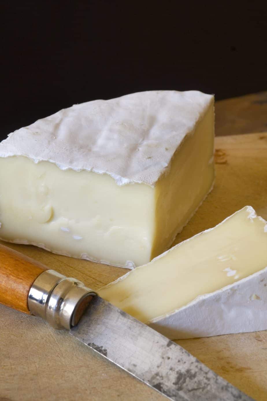 Camembert cheese vỏ phấn